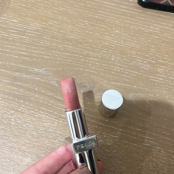 Prada - Picture 2 of 4